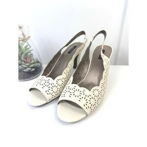 Beautiful NWTs Masseys Women’s Heels Size 10W